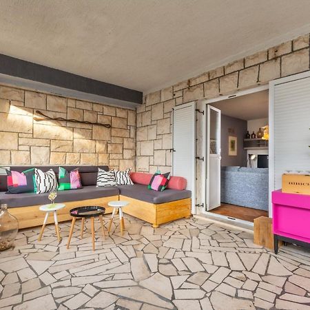 Apartment Lota With Heated Pool On Top Location Supetar Exterior foto