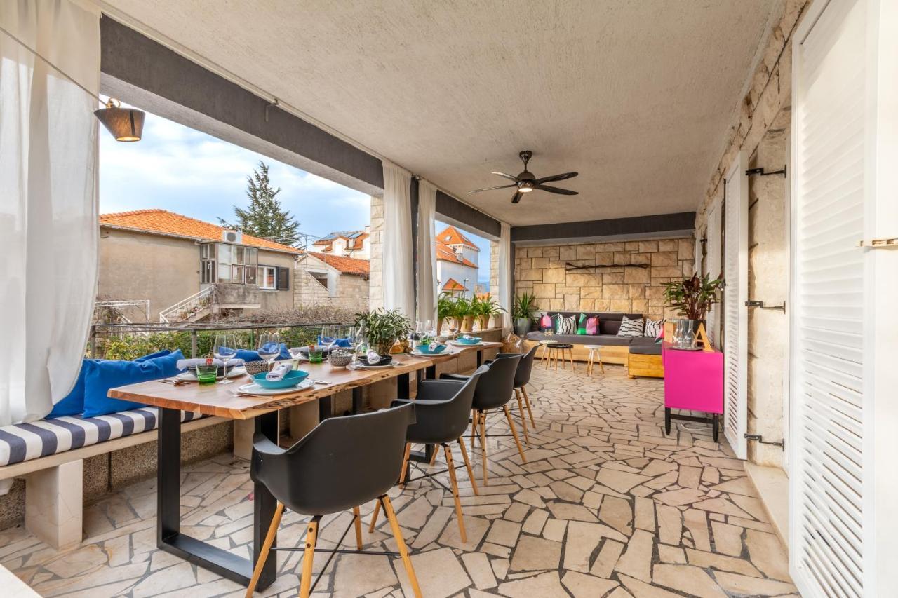 Apartment Lota With Heated Pool On Top Location Supetar Exterior foto