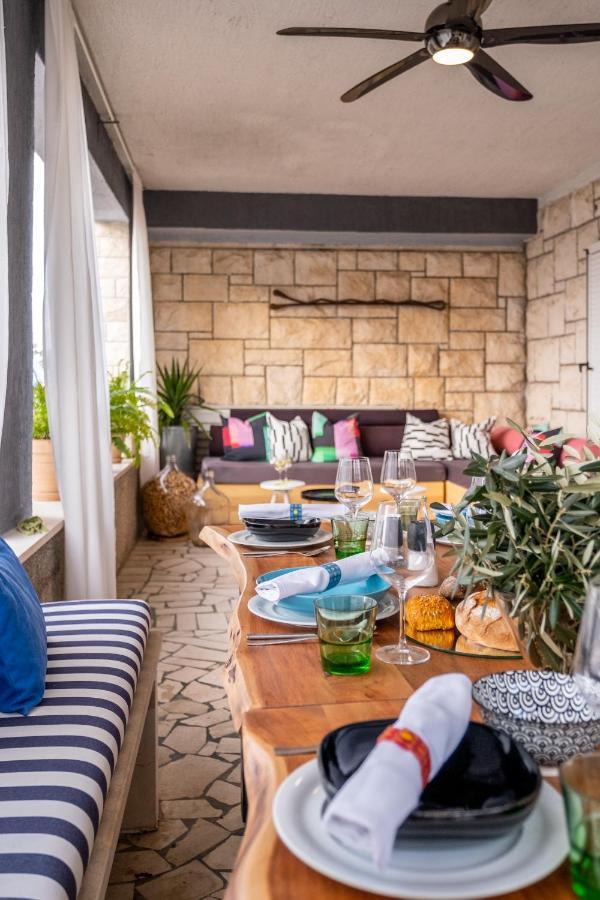Apartment Lota With Heated Pool On Top Location Supetar Exterior foto