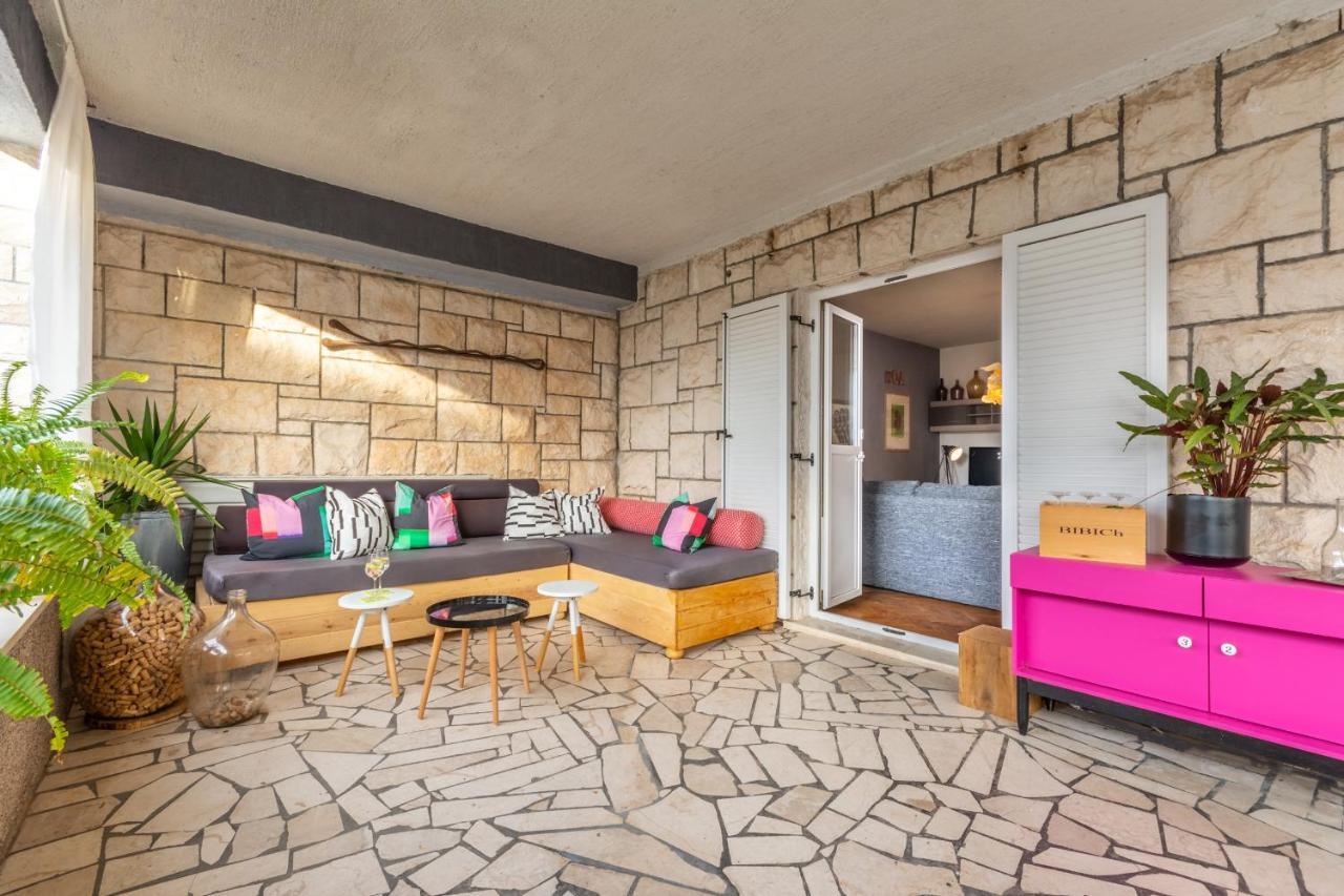 Apartment Lota With Heated Pool On Top Location Supetar Exterior foto