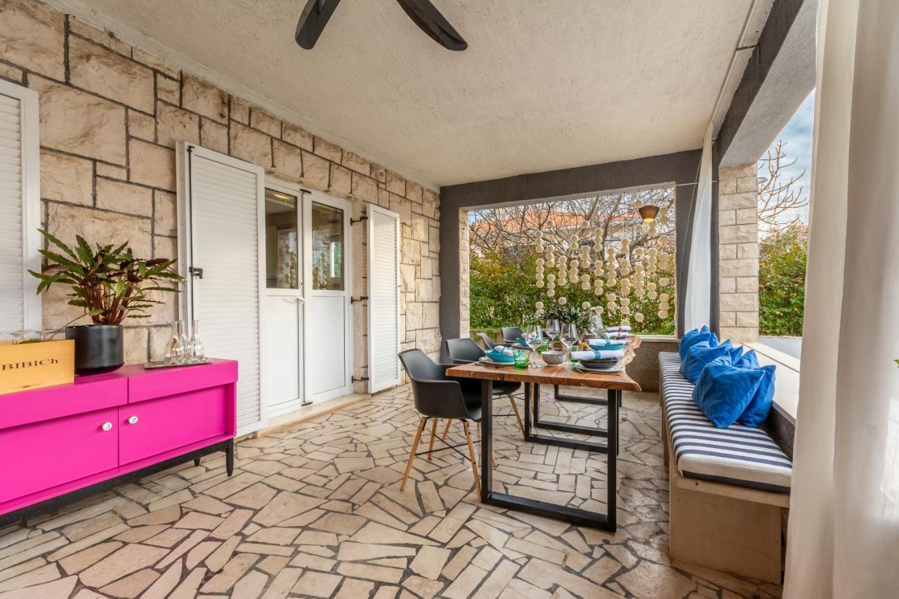 Apartment Lota With Heated Pool On Top Location Supetar Exterior foto