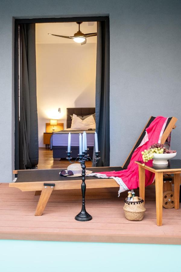 Apartment Lota With Heated Pool On Top Location Supetar Exterior foto