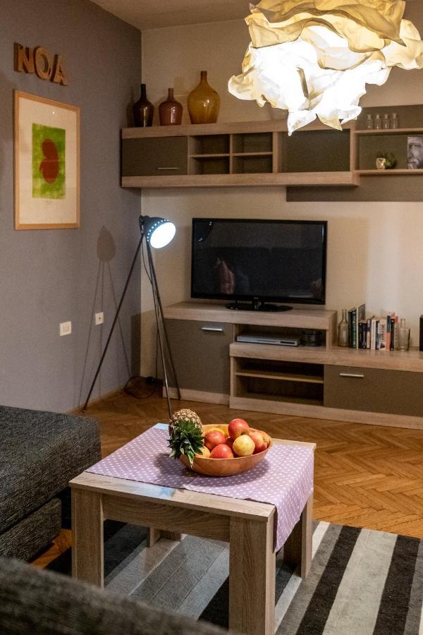 Apartment Lota With Heated Pool On Top Location Supetar Exterior foto