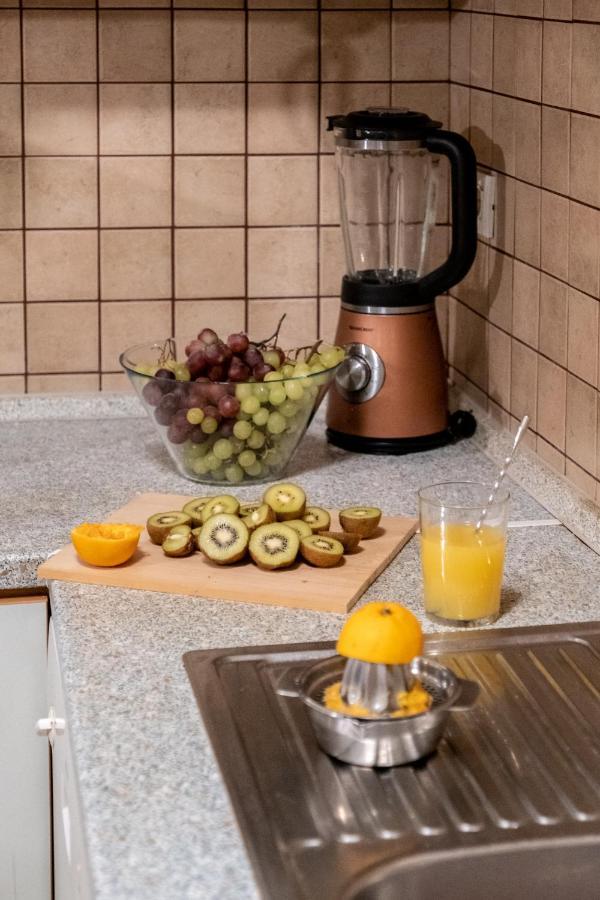 Apartment Lota With Heated Pool On Top Location Supetar Exterior foto