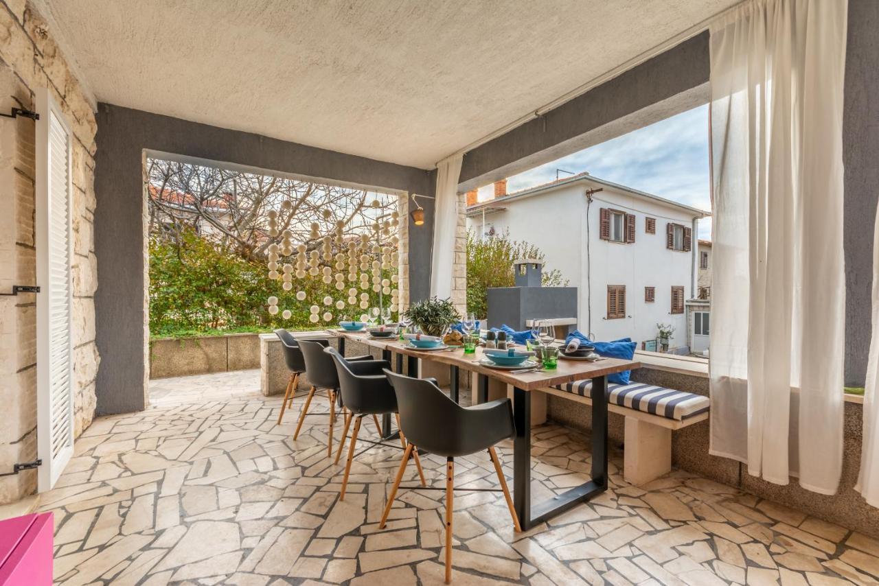 Apartment Lota With Heated Pool On Top Location Supetar Exterior foto
