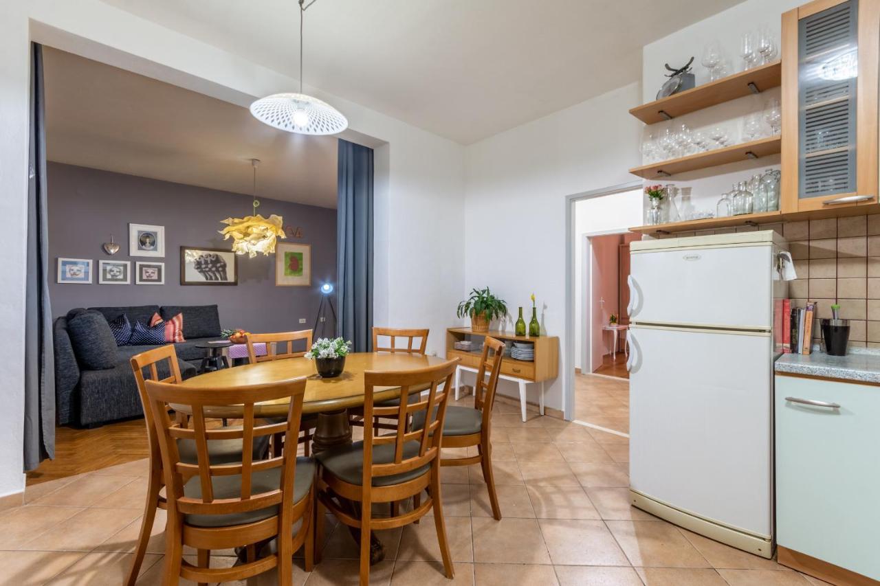 Apartment Lota With Heated Pool On Top Location Supetar Exterior foto